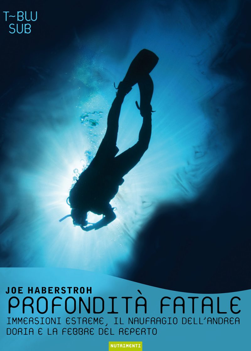 In copertina un sub si immerge nel profondo blu