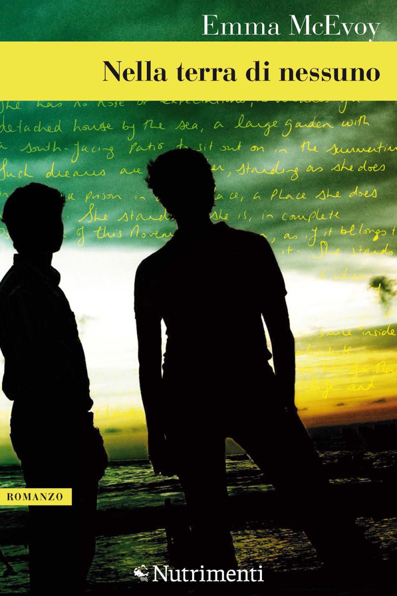 In copertina foto di due ragazzi che guardano un tramonto livido