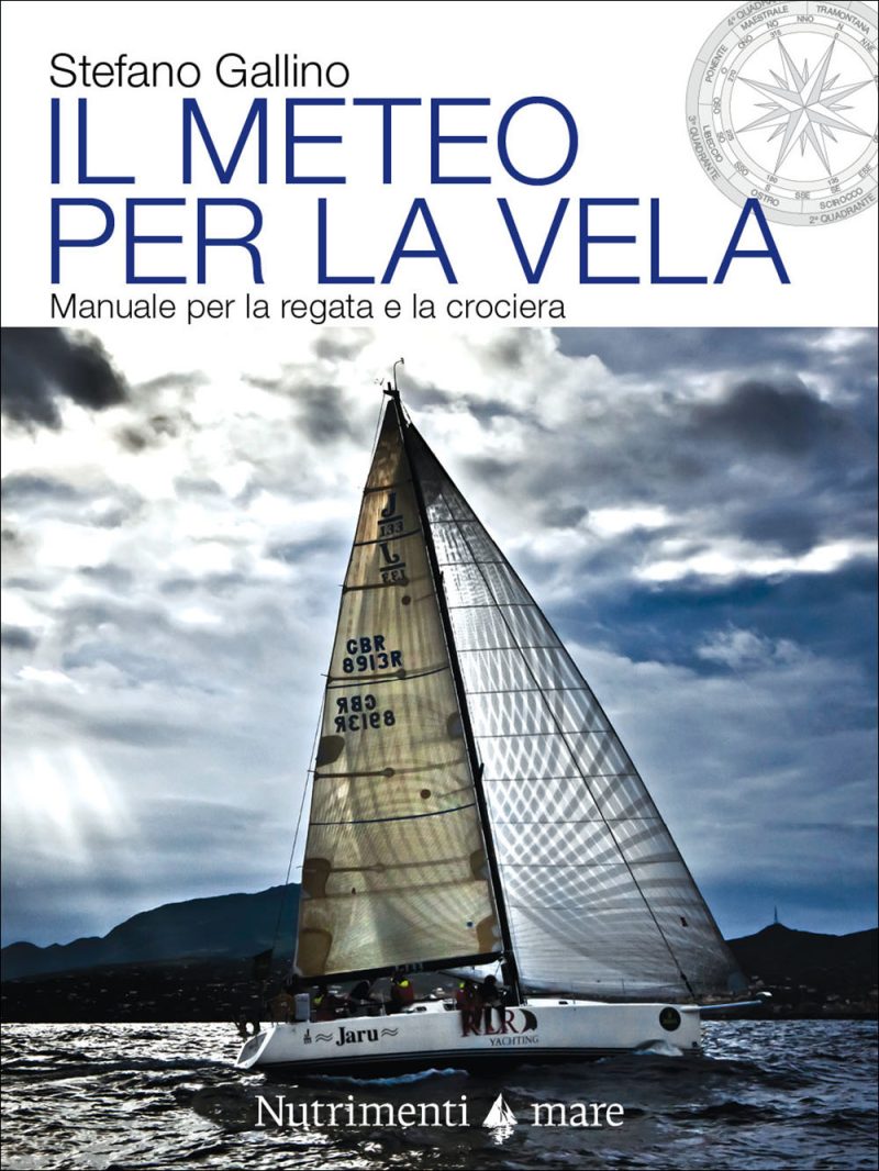In copertina barca a vela in regata con condizioni meteo in peggioramento