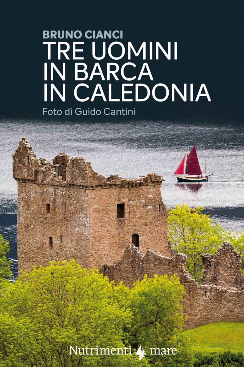 In copertina la barca naviga nelle acque interne della Caledonia