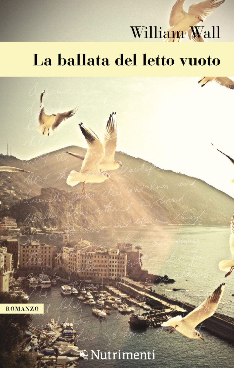 In copertina foto dall'alto di gabbiani che volano nel cielo, in basso lo scorcio di un porto.