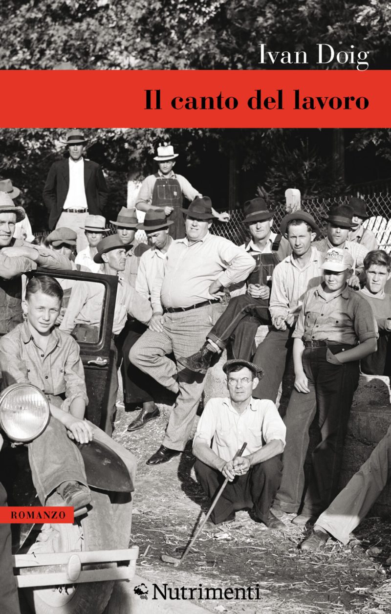 In copertina una foto d’epoca in bianco e nero di un gruppo di uomini che guarda l'obbiettivo.