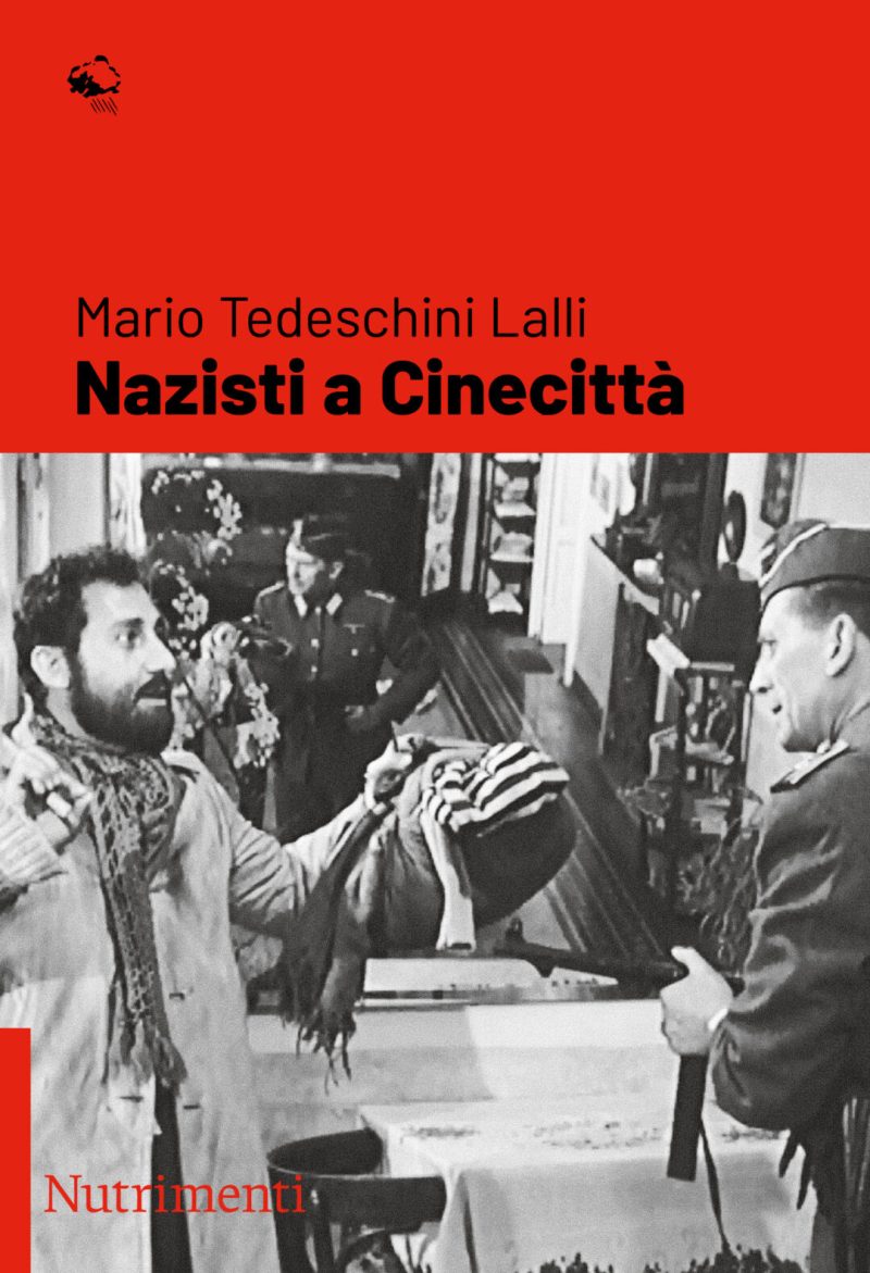 In copertina una scena di un film in bianco e nero con Alberto Sordi a cui un soldato nazista gli punta il fucile.