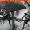 In copertina foto d’epoca raffigurante due ragazzi che leggono sopra un ramo su un fiume.