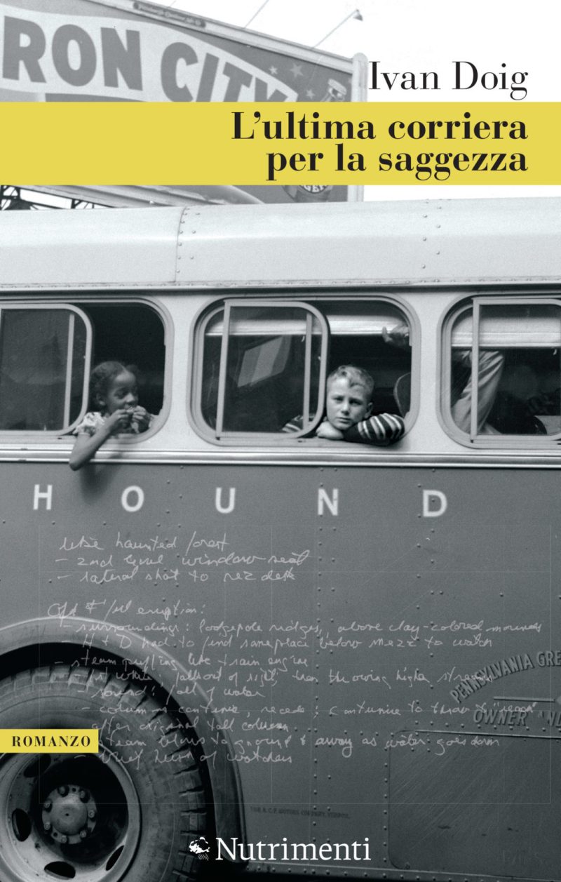 In copertina un vecchio autobus con due bambini che si affacciano dal finestrino.