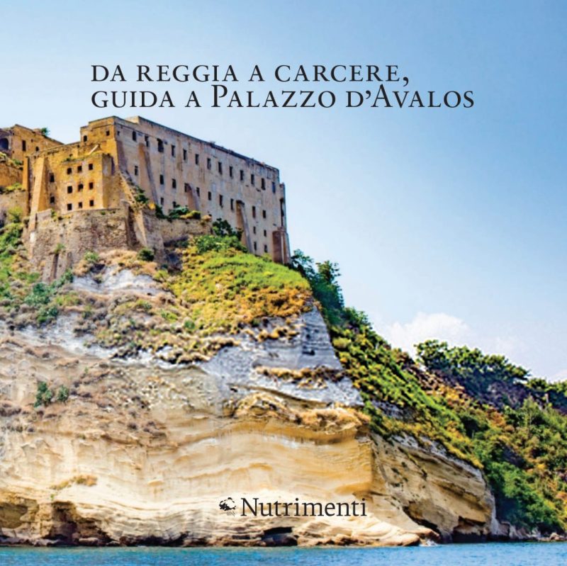 In copertina l’ex carcere di Procida che si affaccia sul mare.