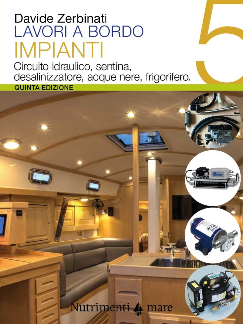 In copertina vista nella coperta di una barca.