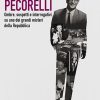 In copertina una foto intera di Mino Pecorelli con all'interno della figura in sovrimpressione alcuni politici italiani, tra cui Andreotti.