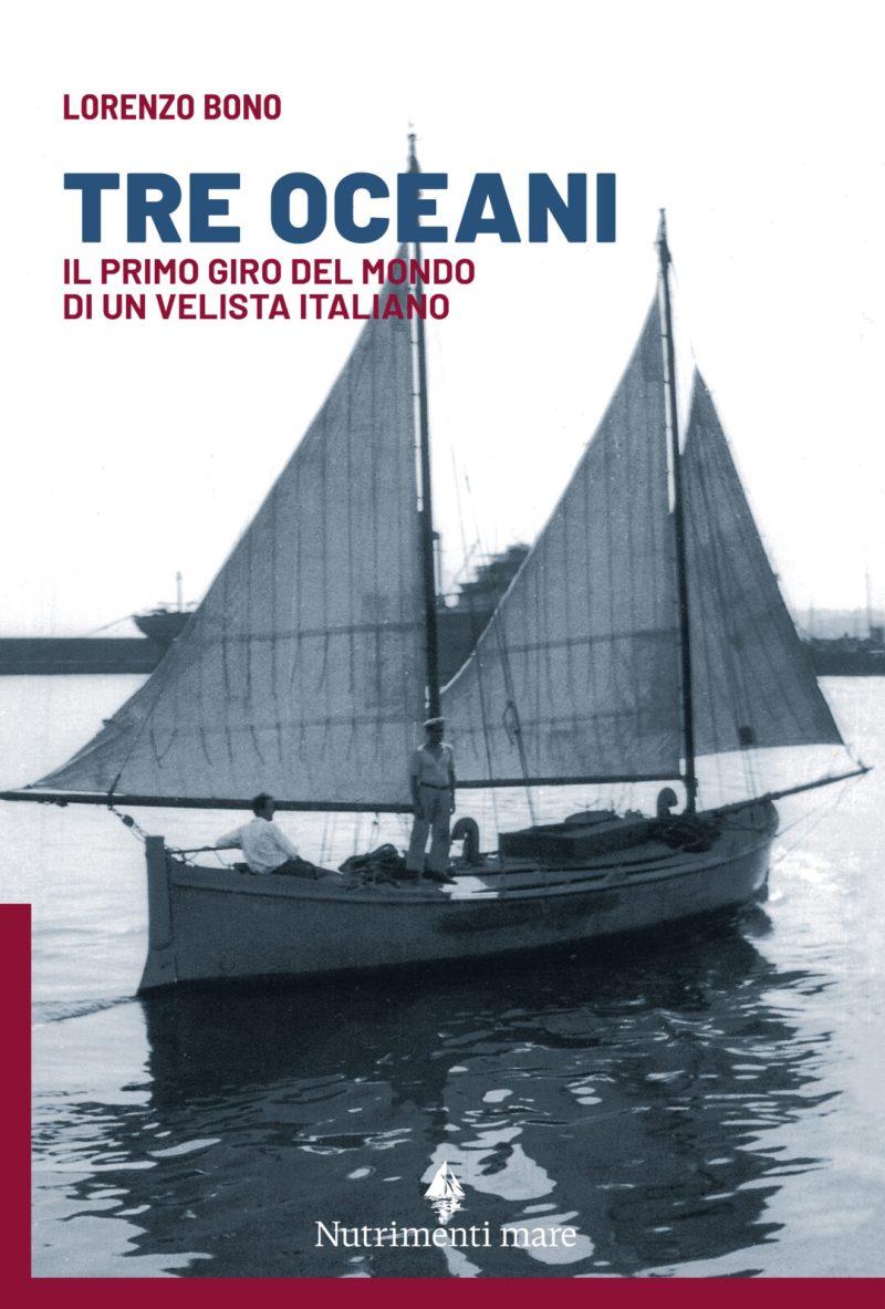 In copertina foto d’epoca di una barca a vela con due uomini a bordo.