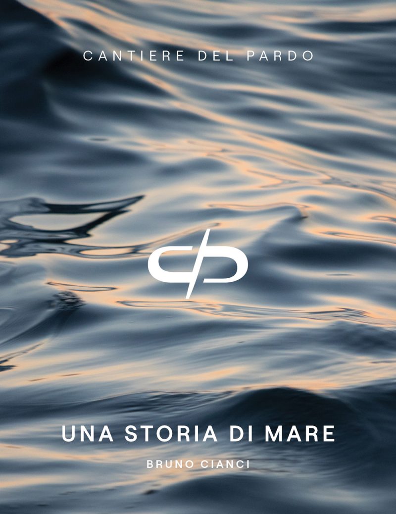 In copertina foto della superficie del mare