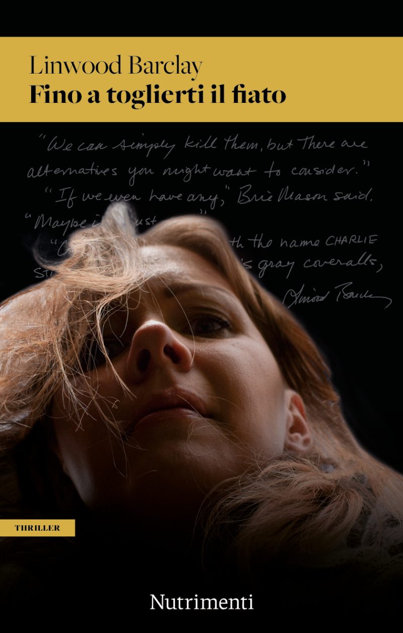 In copertina il volto di una donna emerge dal buio