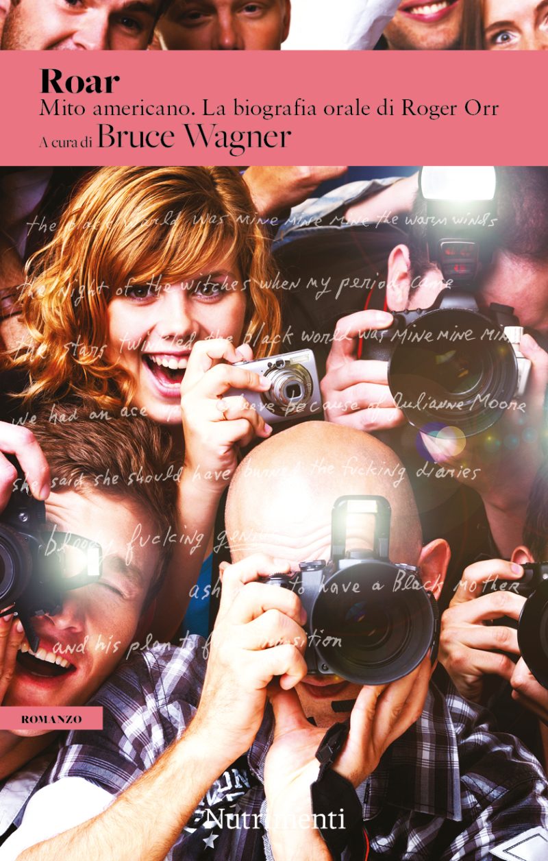 In copertina una folla adorante guarda verso il suo idolo