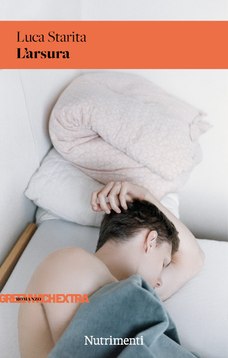In copertina un ragazzo che dorme nel letto.