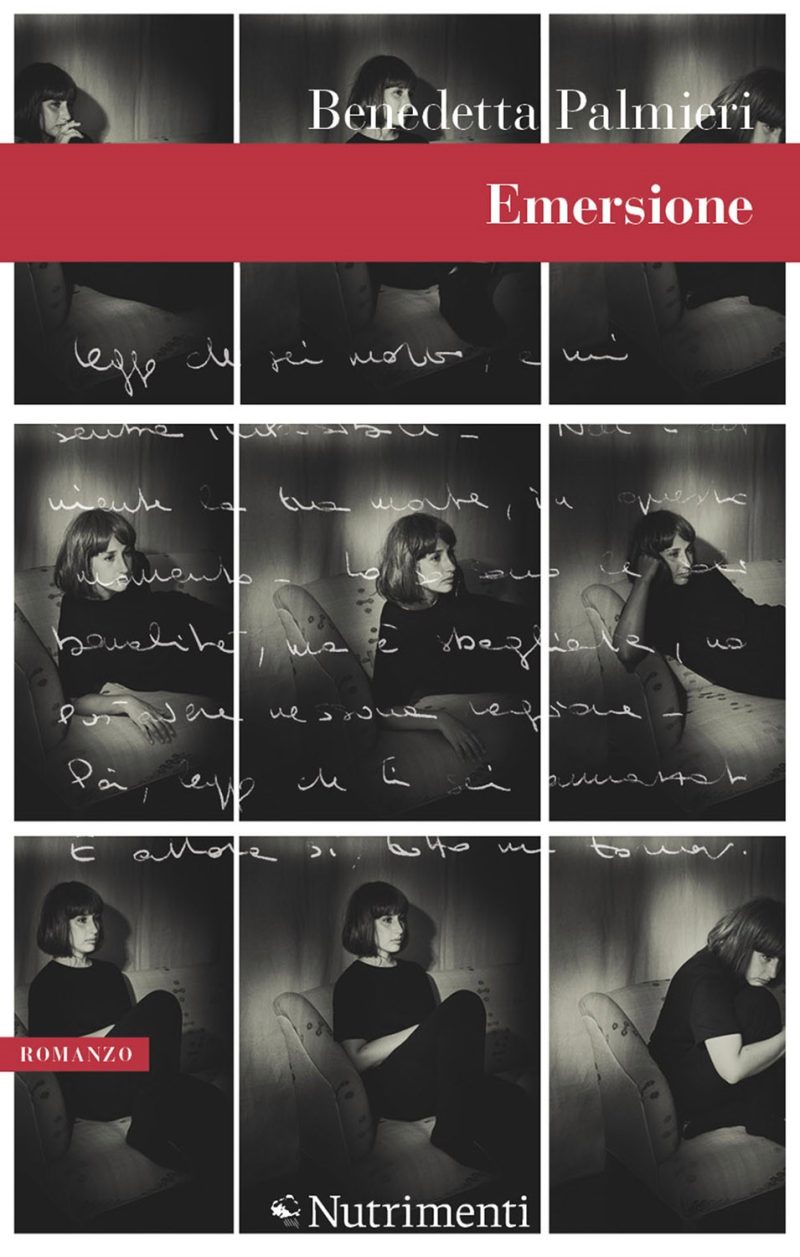 In copertina sequenza fotografica di una donna seduta sul divano mentre guarda la televisione