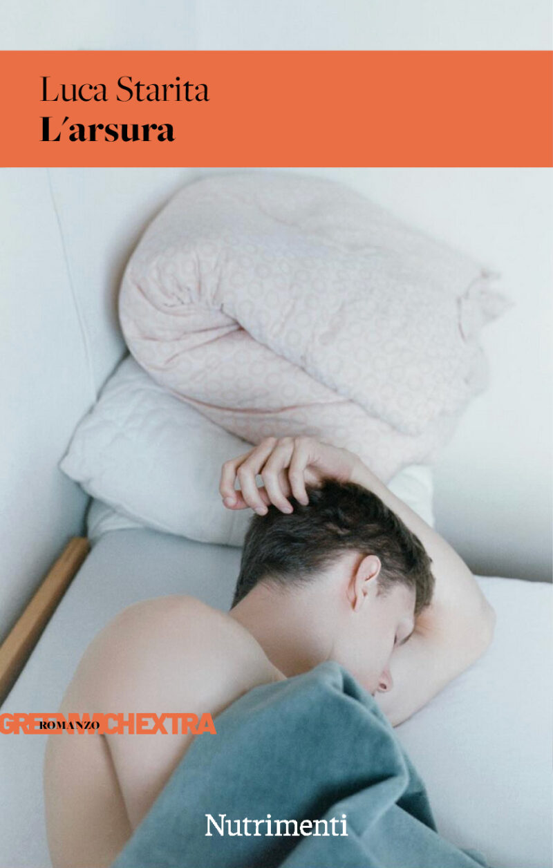 In copertina un ragazzo che dorme nel letto.